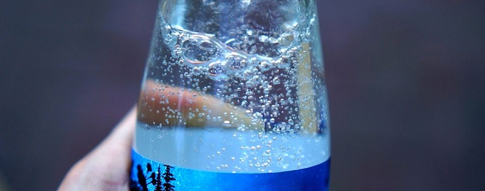 Умывание минералкой: правда ли полезно?