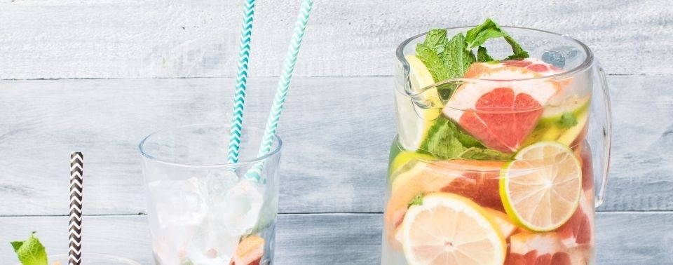 Детокс-вода: что это такое и как её сделать в домашних условиях